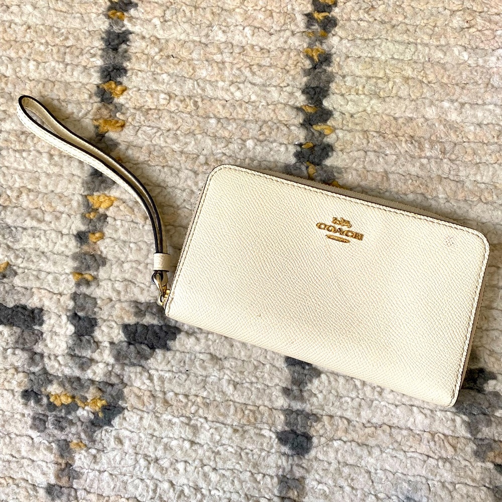 Coach white wallet / wristlet